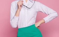 胸前两个球球图片